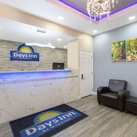Days Inn By Wyndham Юкайа Экстерьер фото