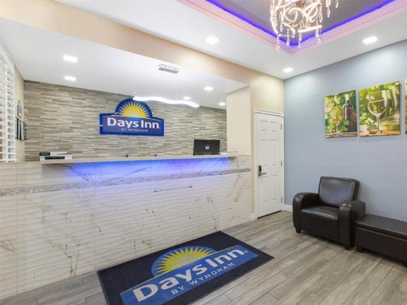 Days Inn By Wyndham Юкайа Экстерьер фото